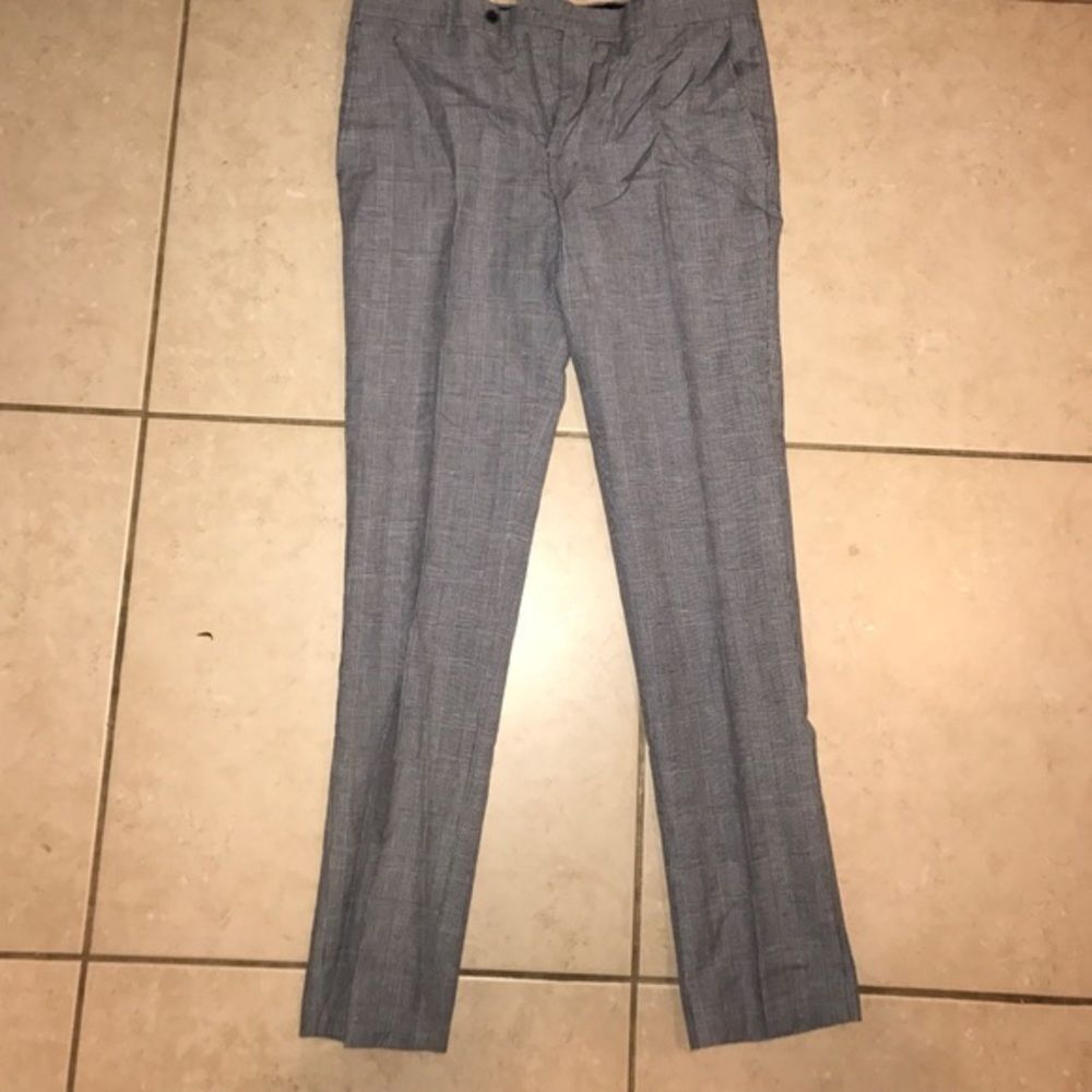 Men's Dress Pant - Like New - 31 W 32 L - Gray